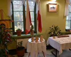 Ilustracja do artykułu Wspólne świętowanie Niepodległości z żołnierzami – „Szkoła do hymnu”  w Branżowej Szkole I stopnia nr 2 w Barczewie